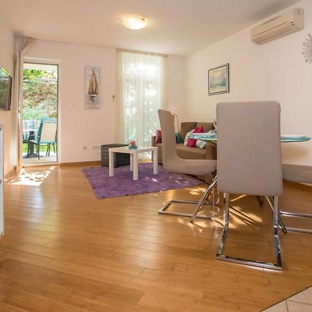 Apartment Bela Пореч Екстериор снимка