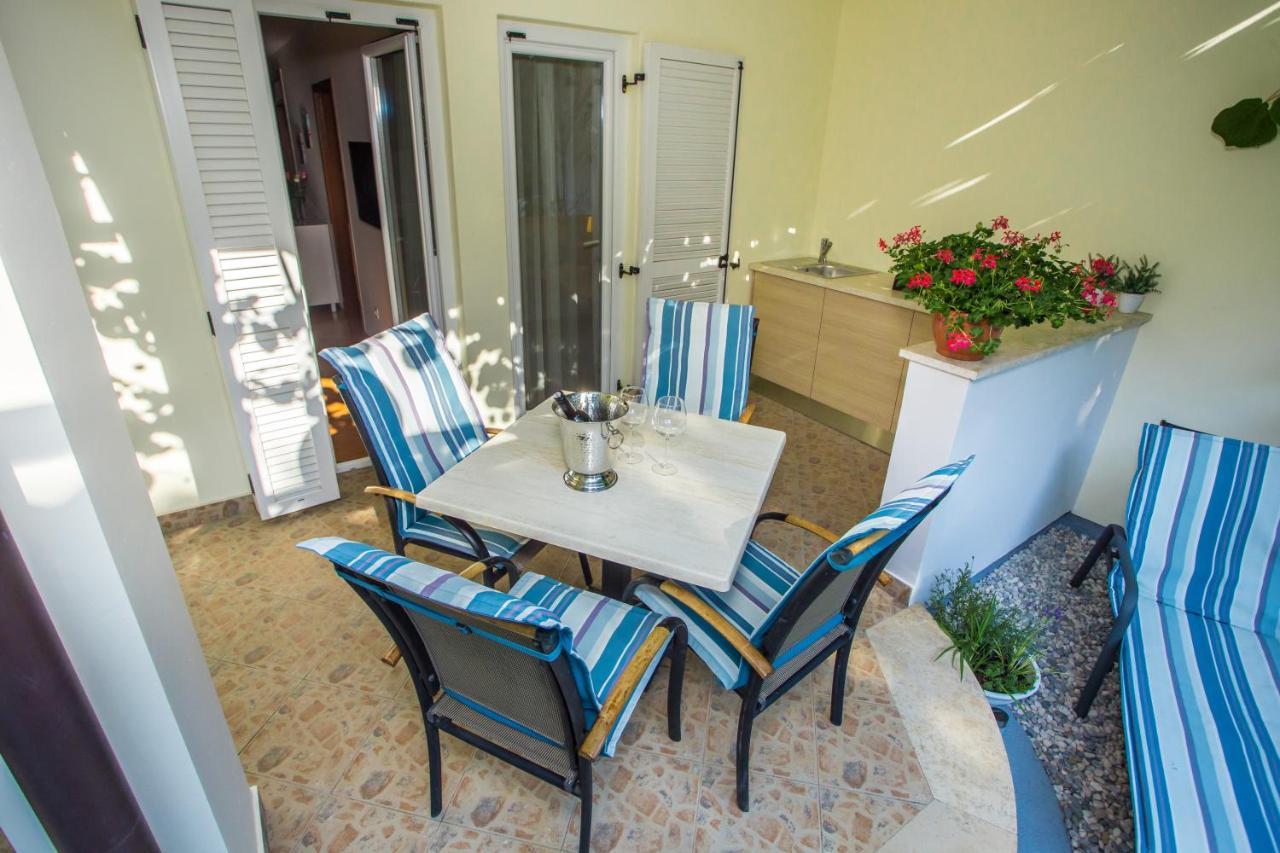 Apartment Bela Пореч Екстериор снимка