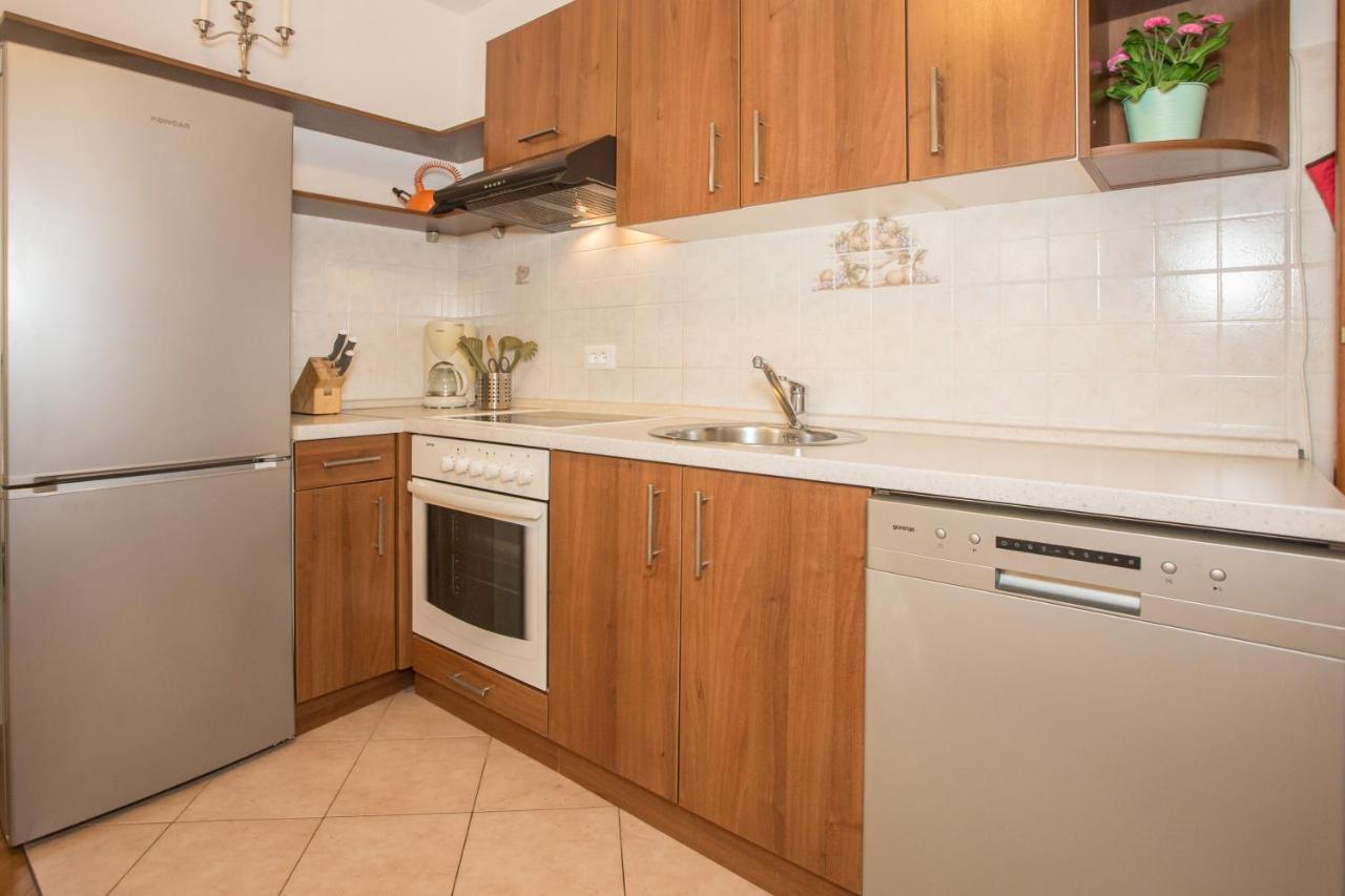 Apartment Bela Пореч Екстериор снимка