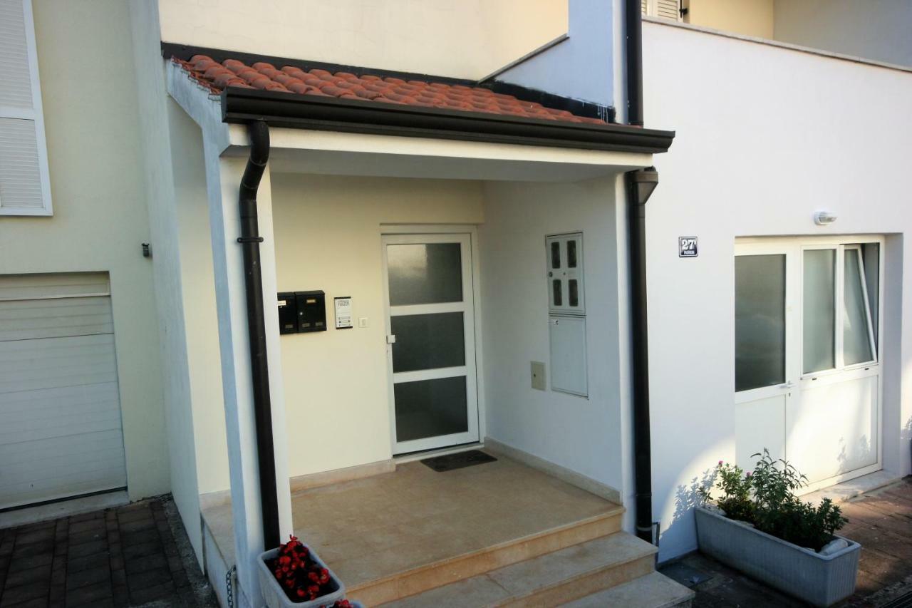 Apartment Bela Пореч Екстериор снимка